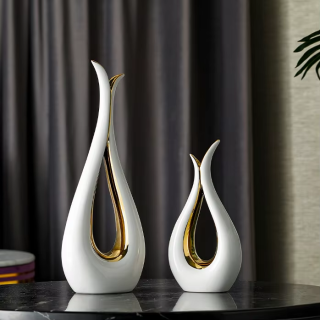Wazon biały porcelana rękodzieło ze złotym akcentem i połyskiem