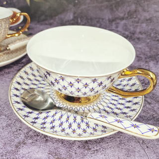 Elegancka filiżanka porcelanowa glamour ze złotym brzegiem – granatowa do kawy i herbaty